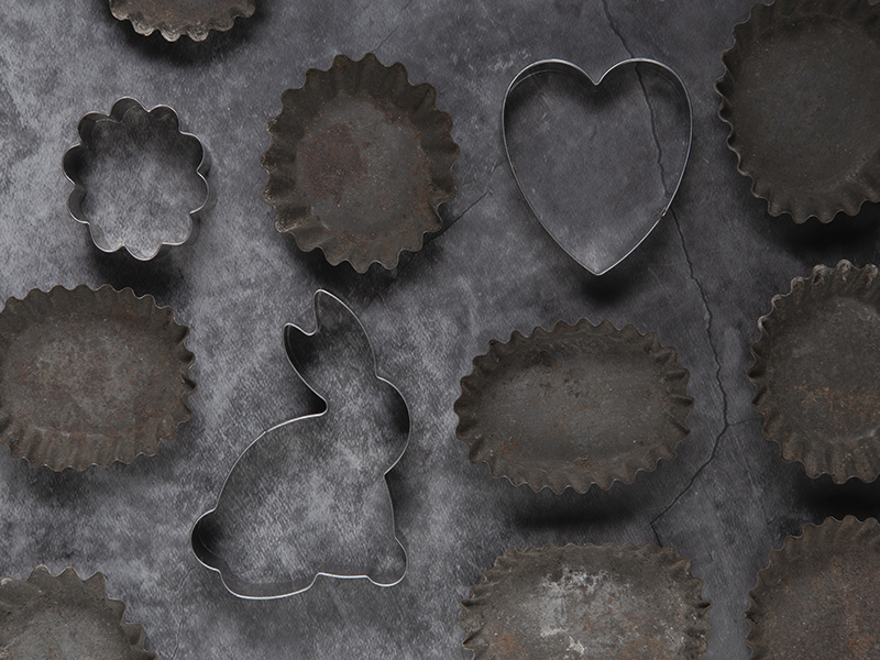 چگونه قالب کیک را تمیز و نگهداری کنیم